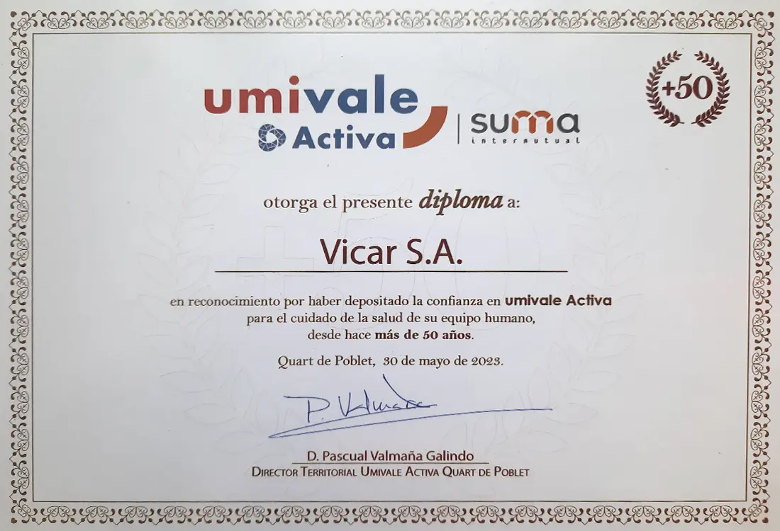 Umivale Activa awards a diploma to Vicar